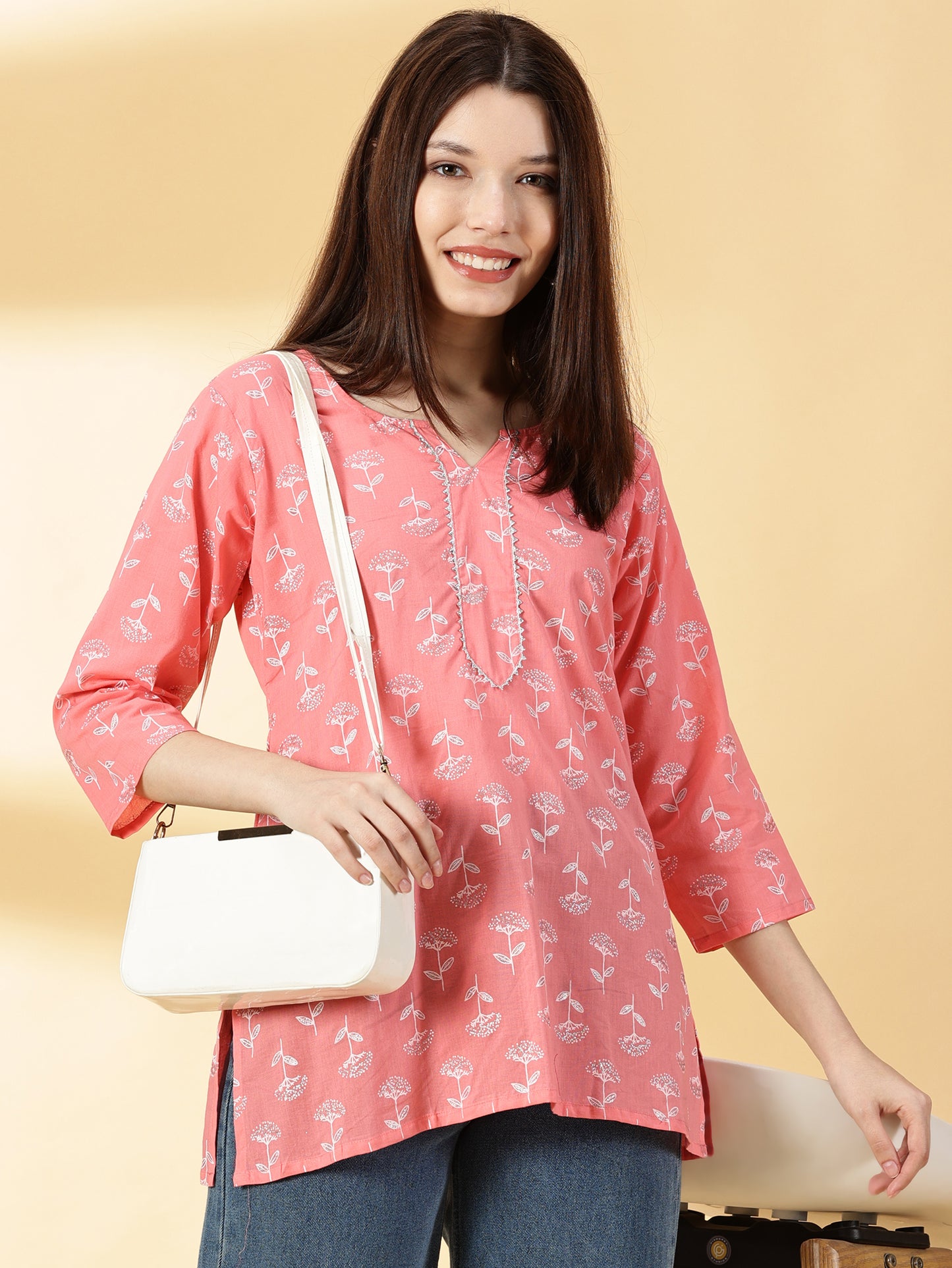 Women Pink Cotton Printed Straight Kurti