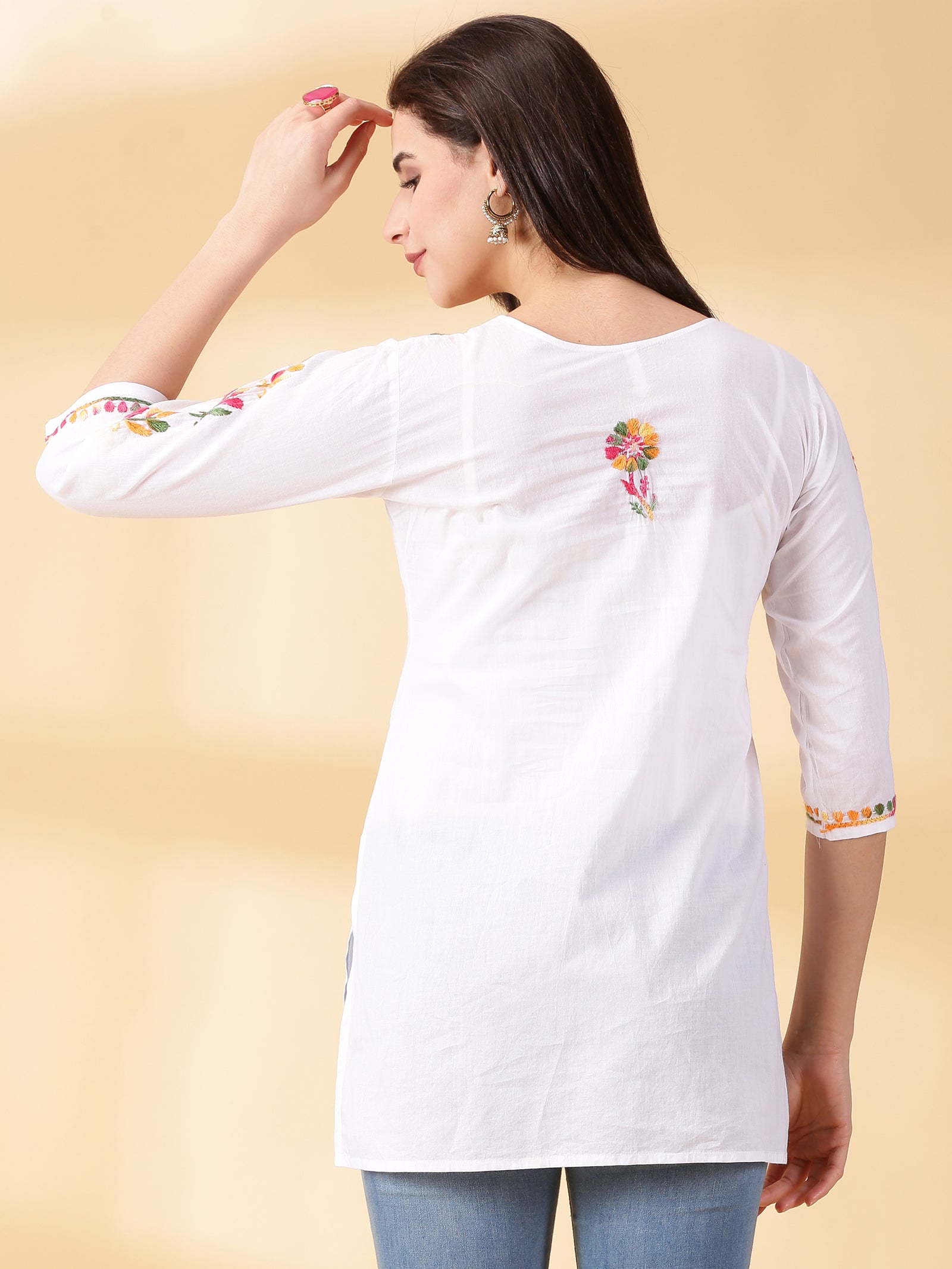 Women Hand Embroidered White Cotton Lucknowi Chikankari kurta